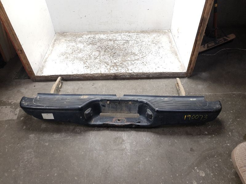 95-04 TOYOTA TACOMA REAR BUMPER ASSEMBLY DENTS