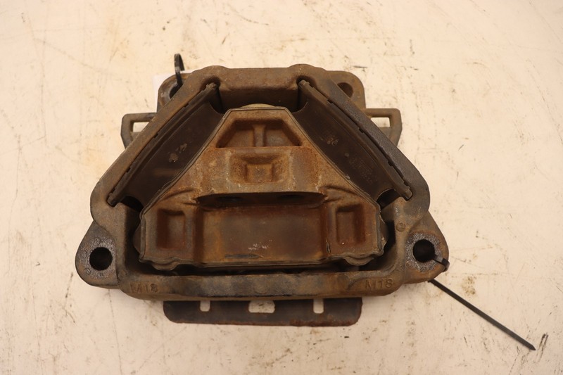2008-2017 FREIGHTLINER CASCADIA 125 DD13 ENGINE SUPPORT MOUNT 01-34070-000 OEM