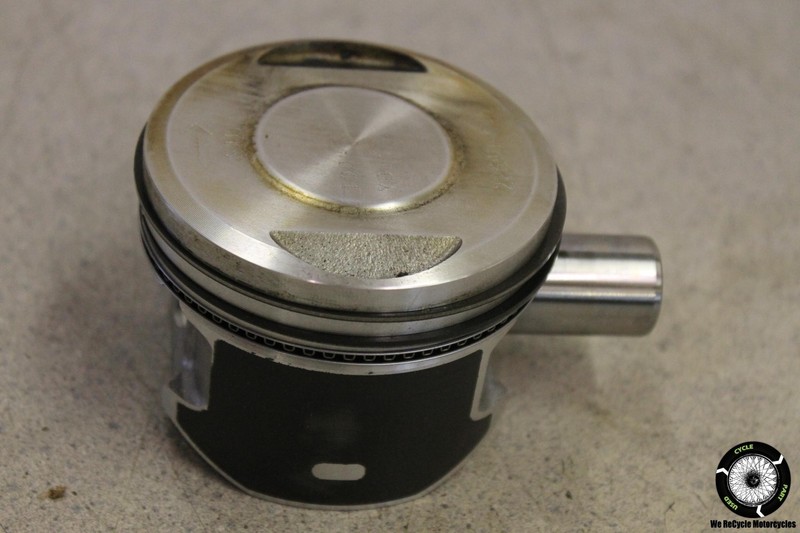 2011 Harley-Davidson Sportster XL 883 XL883 L ENGINE MOTOR BLOCK PISTON PIN 11