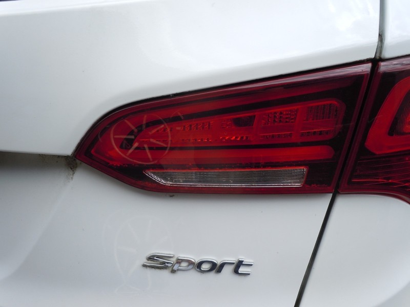 17 18 Hyundai Santa Fe Sport Hatch Lid Mounted Tail Light Passenger Right SWB
