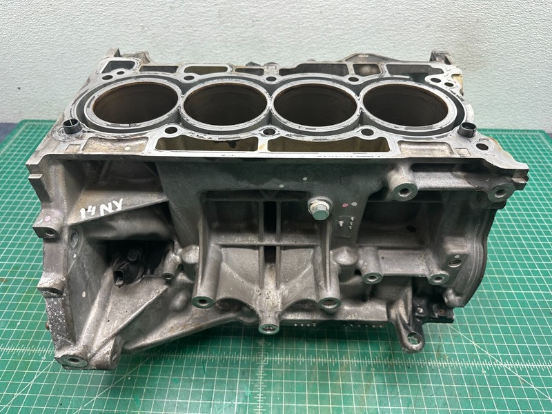 12-19 Nissan Versa 1.6L HR16DE engine CYLINDER BLOCK OEM