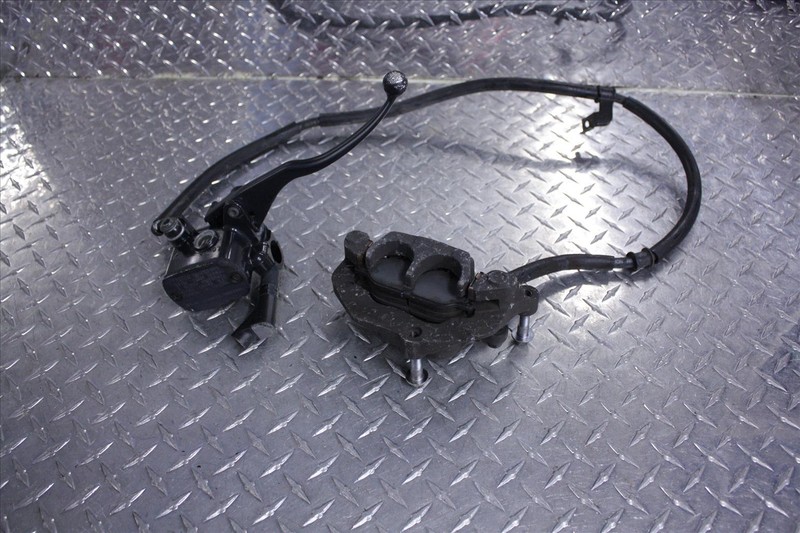 2005 YAMAHA YP 400 MAJESTY FRONT BRAKE CALIPER MASTER CYLINDER LEVER YP400 05
