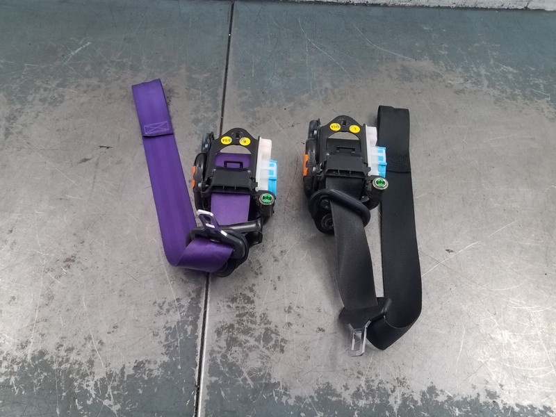 2012 Mercedes Benz AMG C 63 Front Seat Belt Partial Set #0967 G4
