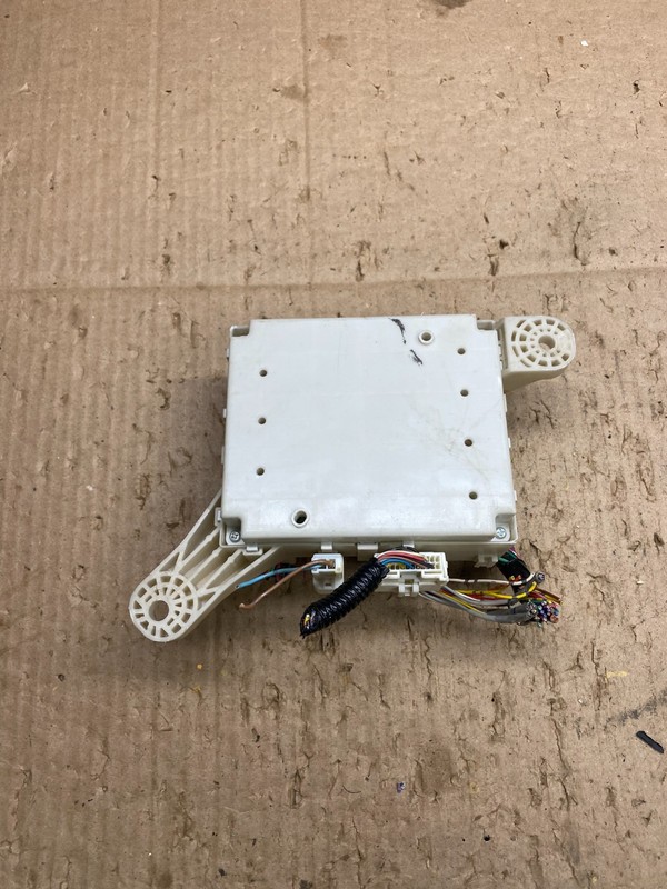 2011 to 2017 Honda Odyssey Cabin Fuse Box Panel 38230-TK8-A220 Y8008