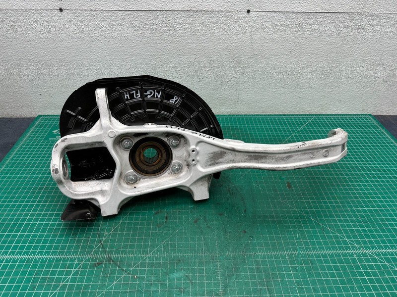 17-24 MASERATI GHIBLI - FRONT LEFT DRIVER SIDE SPINDLE KNUCKLE WHEEL HUB OEM