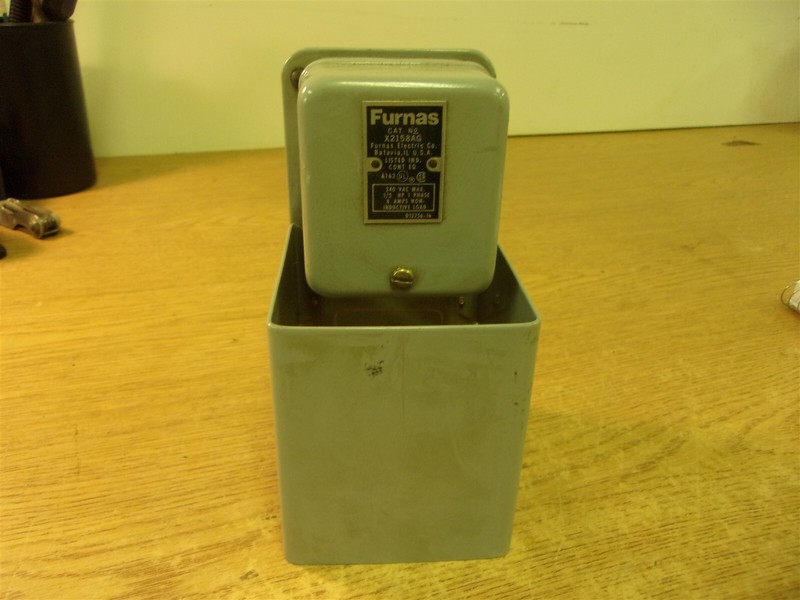 Furnas X2158AG Foot Switch Enclosure 240VAC 1/2 HP 8A *FREE SHIPPING*