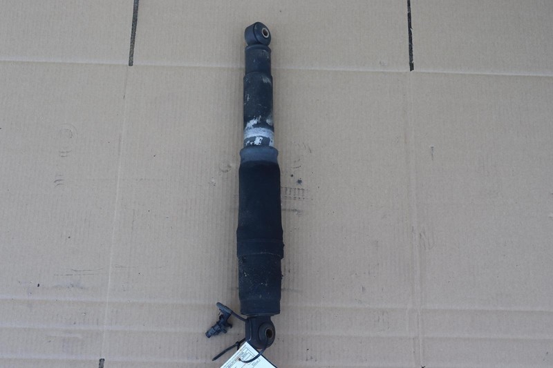 2015-2020 CADILLAC ESCALADE REAR RIGHT AIR SUSPENSION SHOCK ABSORBER STRUT OEM