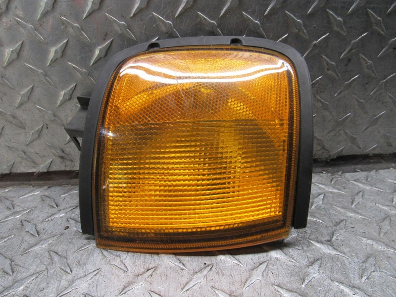 00 01 02 HONDA PASSPORT RIGHT FRONT PASSENGER PARK LAMP LIGHT FENDER MOUNTED