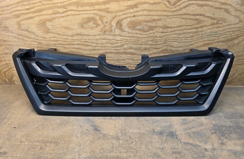2022 2023 Subaru Forester Front Bumper Grille91122SJ250 OEM "DAMAGED"
