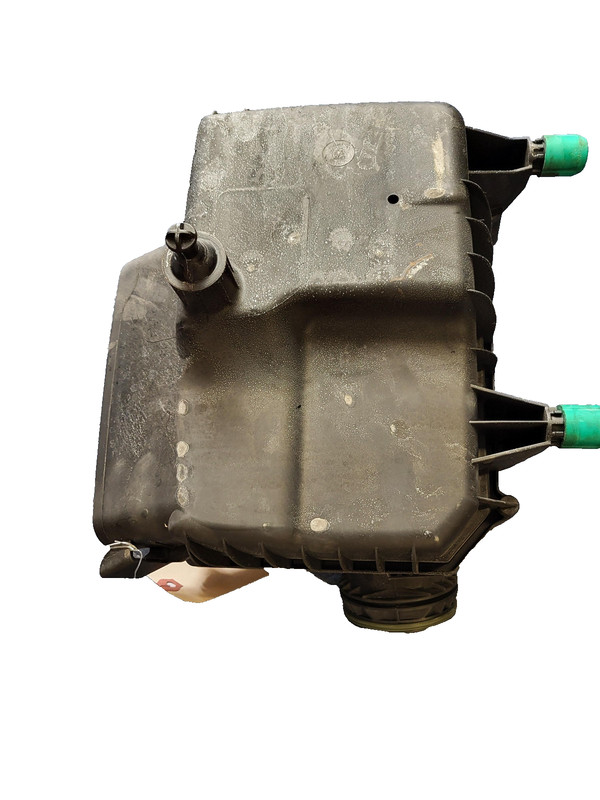 Used Oem Mercedes Air Cleaner Housing Box A2600940300 for 2020-2023 GLB250 2.0L