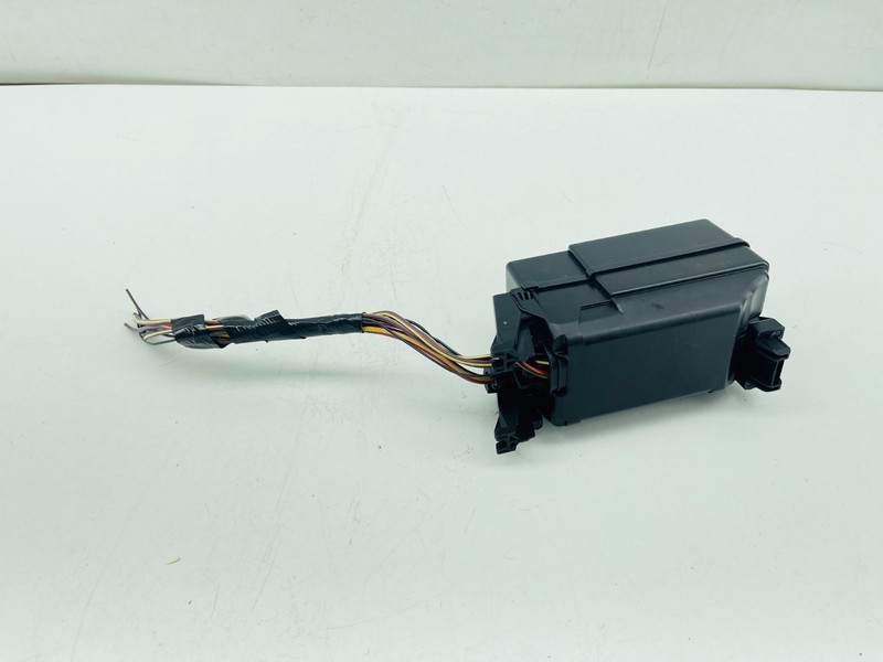 2018-2020 BUICK REGAL SPORTBACK Fuse Relay Box Module 13460664 OEM