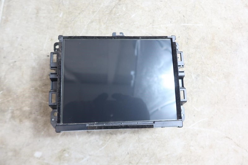 2017 Ram 2500 OEM 8.4" Touchscreen UConnect Radio Assembly 68270661