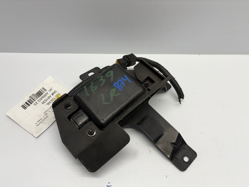 2017 2018 Hyundai Elantra Left Quarter Panel Blind Spot Radar Sensor 95811-F2200