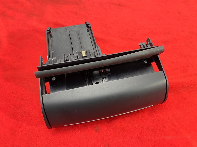 14-21 Maserati Quattro Ghibli Center Dash AUX USB Phone Storage Compartment OEM✅