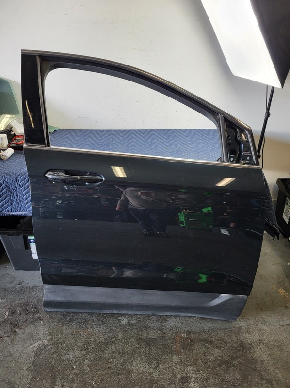 2015-2024 Ford Edge Right Passenger Front Door OEM