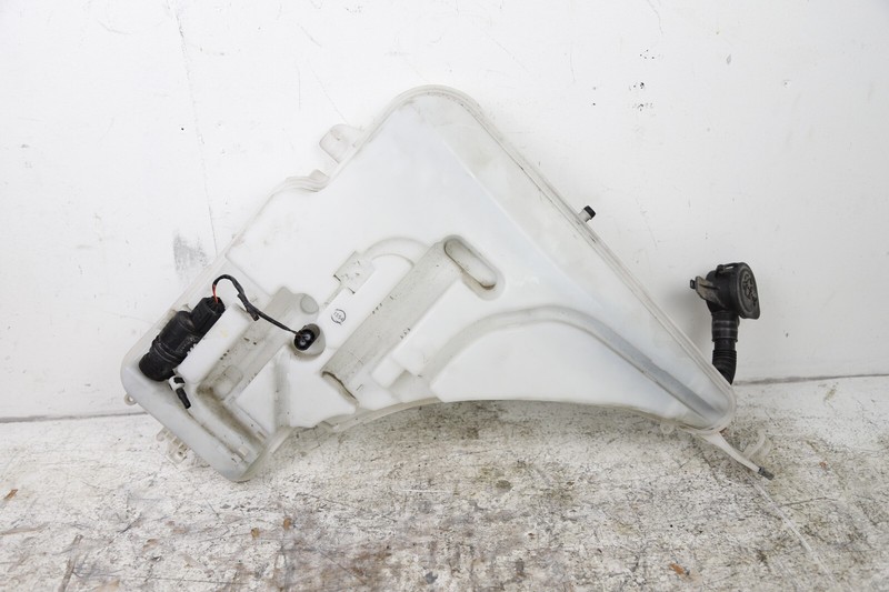 BMW 2 3 4 Series F22 F30 F32 Windshield Water Fluid Container Tank Pump OEM