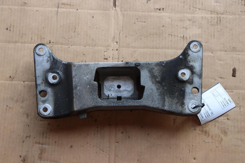 2011-2016 BMW 535I RWD F10 A/T TRANSMISSION CROSSMEMBER SUPPORT BRACE OEM