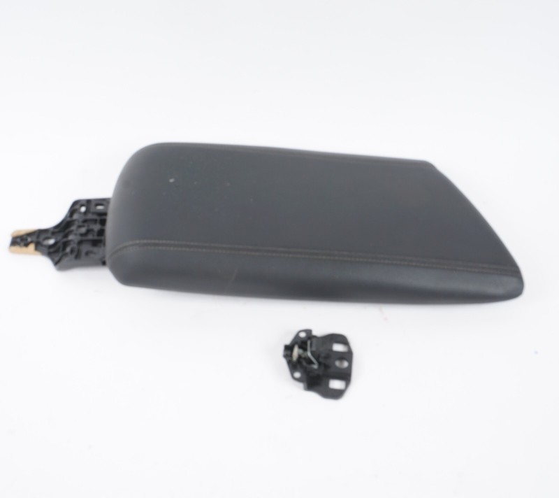 17 - 22 Alfa Romeo GiuliaCENTER CONSOLE ARMREST OEM