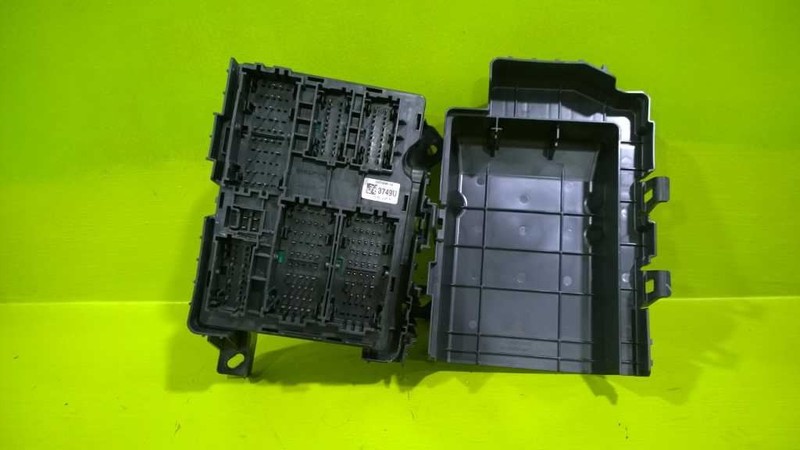 14 15 SIERRA SILVERADO INTERIOR FUSE RELAY JUNCTION BLOCK OEM 3189-41