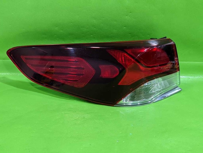18 19 SONATA DRIVER LEFT QUARTER TAILLIGHT LAMP OEM 4553-56