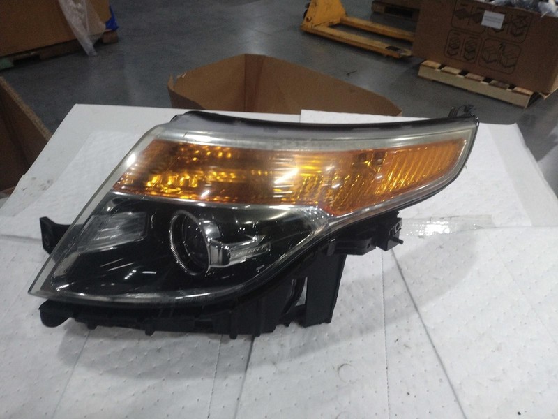 2015 Ford Explorer Left Headlight Assembly Black OEM 335414 Used 141K Miles