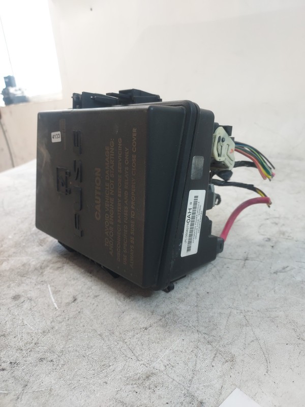 2004 2005 2006 Chrysler CHRYSLER PACIFICA Engine Fuse Box
