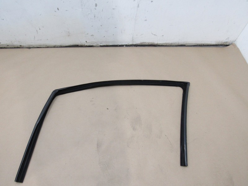 Mercedes R350 W251 2011 Front Left Driver Door Window Weather Strip Seal 06-13 *