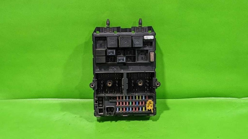 00-04 GRAND CHEROKEE INTERIOR FUSE RELAY BOX OEM 4602-6