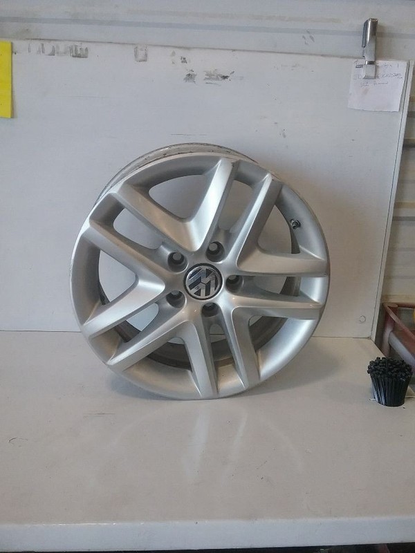 2009-2011 Volkswagen Tiguan Wheel Rim 16x6-1/2 Alloy 5 Double Spoke