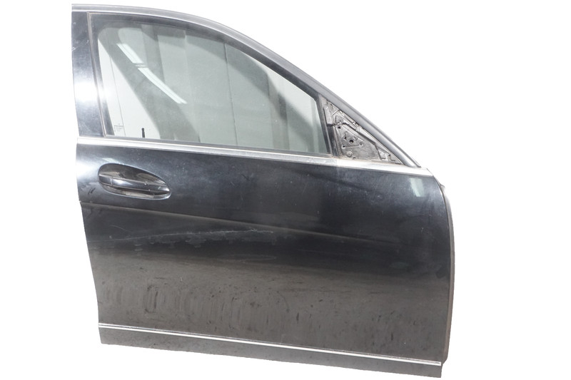 2012 - 2014 MERCEDES BENZ C300 W204 FRONT RIGHT SIDE DOOR OEM HAS SCRATCHES