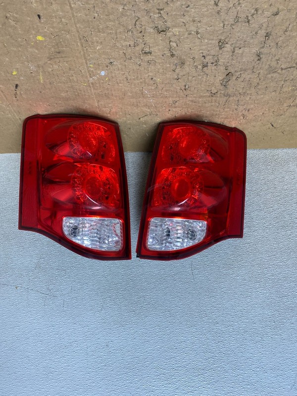 2011 to 2018 Dodge Grand Caravan Left+Right Tail Lights Led V8037 DW