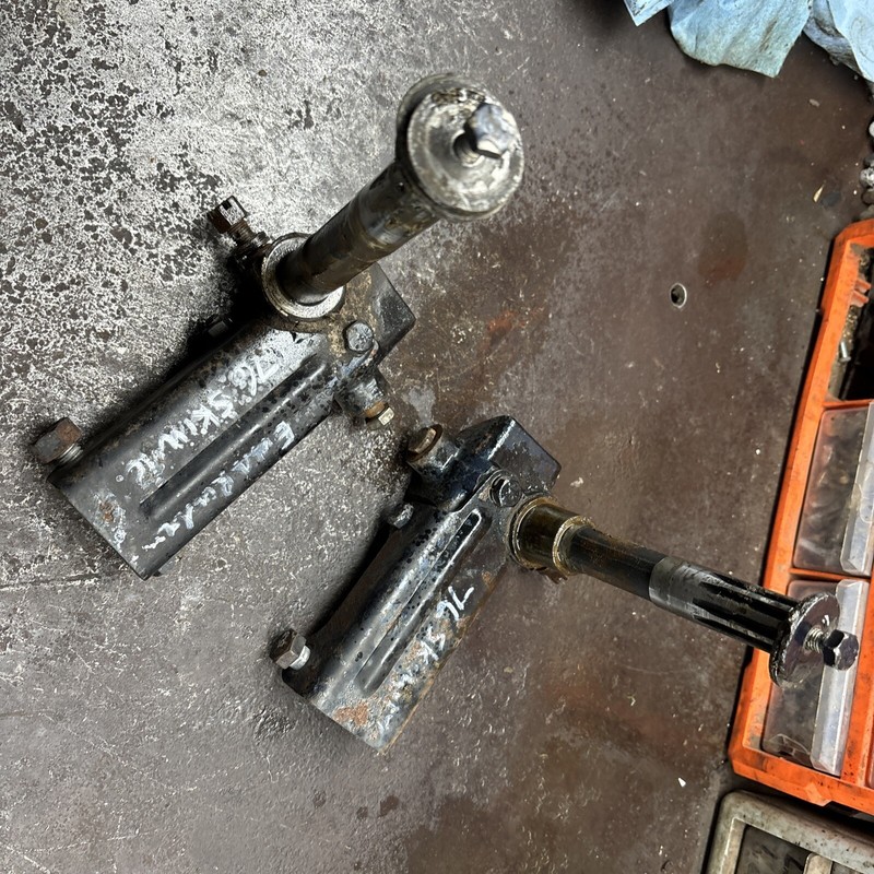 1976 Evinrude Skimmer 440 Vintage Snowmobile Front Ski Spindles Good