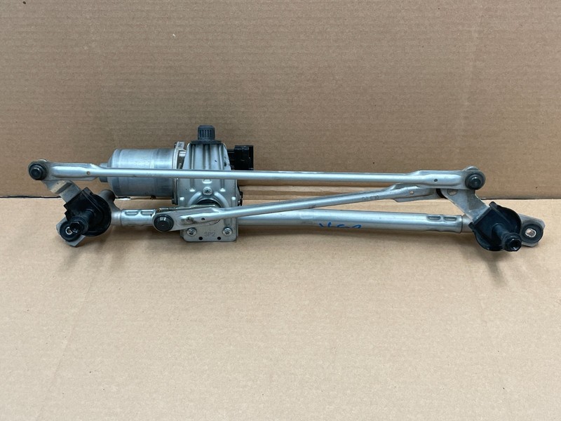 21 22 23 24 Kia K5 Front Windshield Wiper Linkage W/Motor 1652 OEM