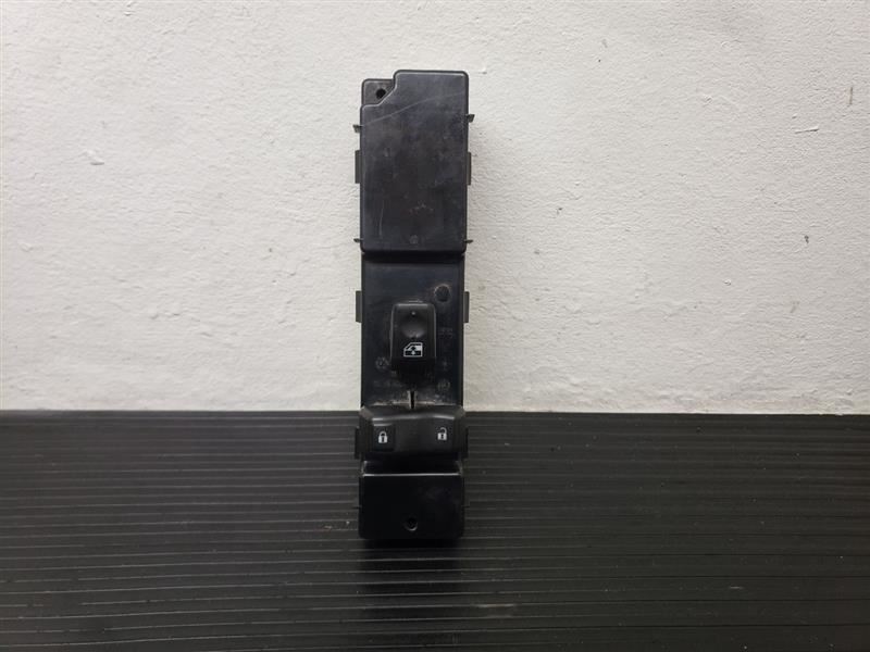 03-06 Chevrolet Tahoe Right Passenger Window Lock Switch OEM 15202855