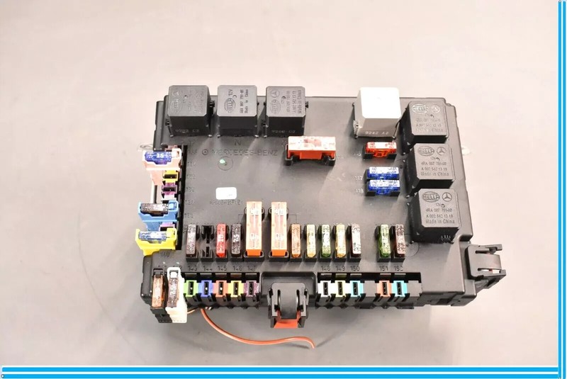 10-13 Mercedes W221 S550 S63 AMG Rear Sam Fuse Box Relay Module Control OEM