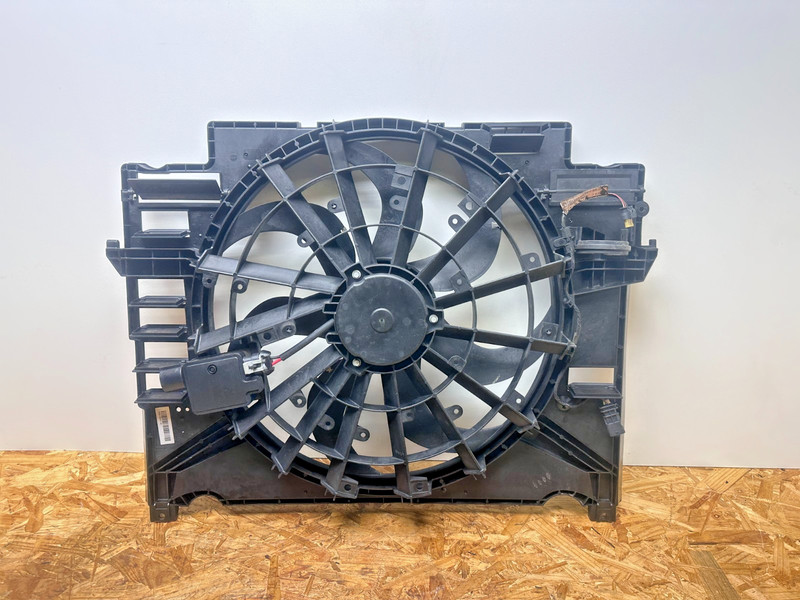17-23 Jaguar F-Pace LR Velar 2.0L Diesel Engine Radiator Cooling Fan Shroud OEM