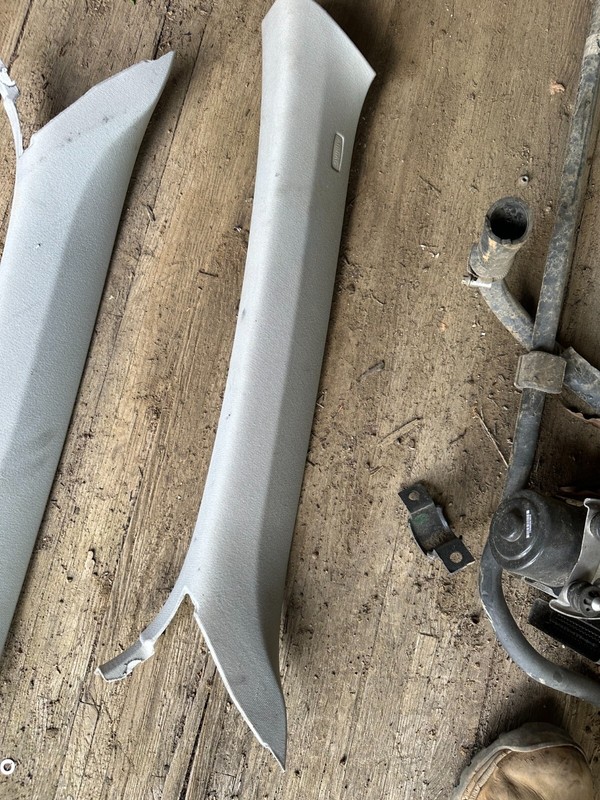 11-17 VOLKSWAGEN VW TOUAREG OEM LH Interior Driver Side A Pillar Trim