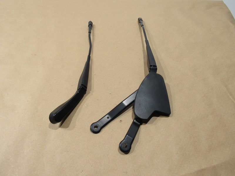 18-21 Mercedes GT 63 X290 2019 Front Left Right Windshield Wiper Arm Set :A