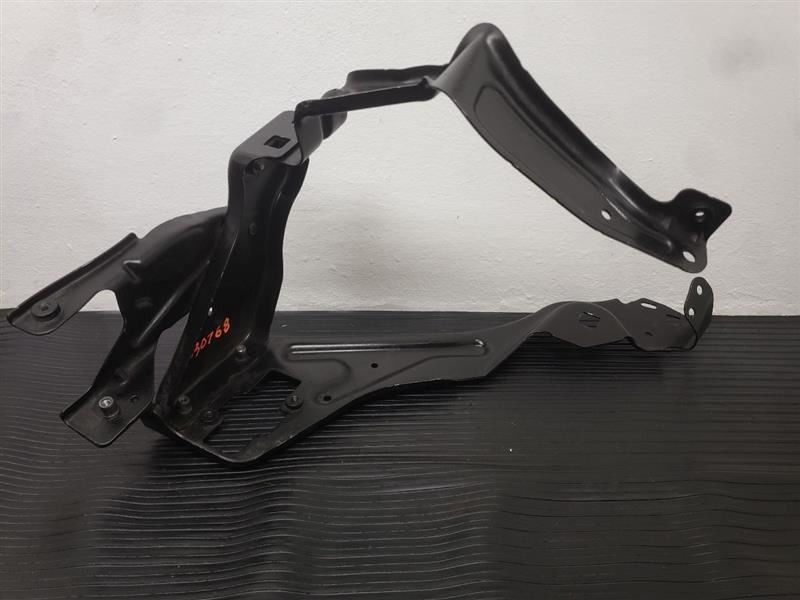 08-15 Mercedes-Benz C Class Models Left Headlamp Support Bracket OEM 204 626 045