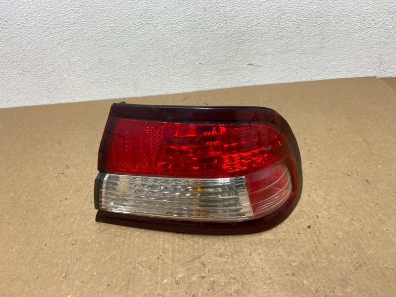 1998 - 1999 Infiniti i30 Right Passenger RH Side Tail Light Oem AC1472 DG