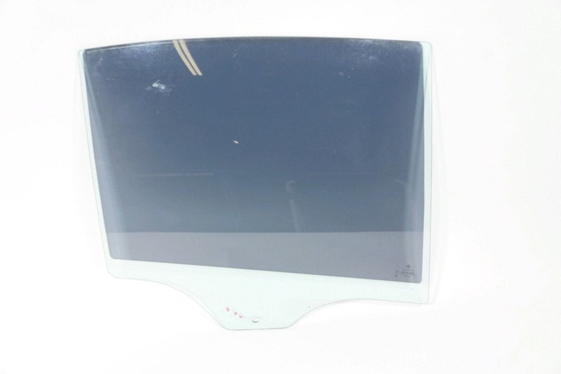 02 03 04 05 BMW 745i REAR RIGHT PASSENGER SIDE WINDOW GLASS OEM SHORT BASE