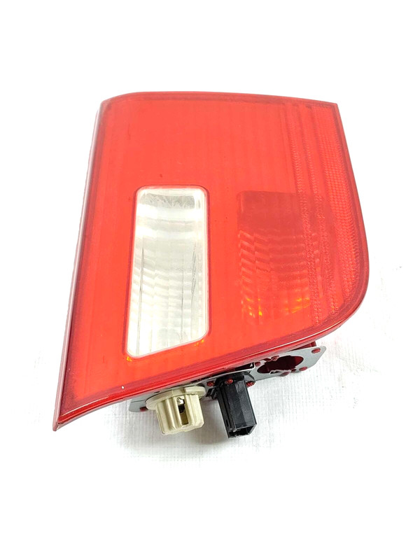 2006 BMW X5 RH Passenger Gate Tail Light Assembly Light Scratches 63217164484