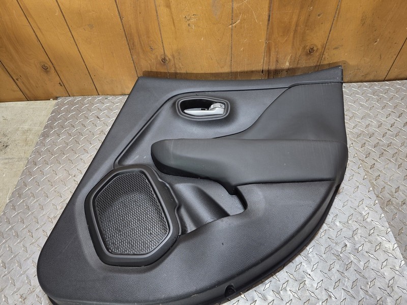 2023 Jeep Renegade Rear Passenger Right Door Panel Assembly Tested Oem