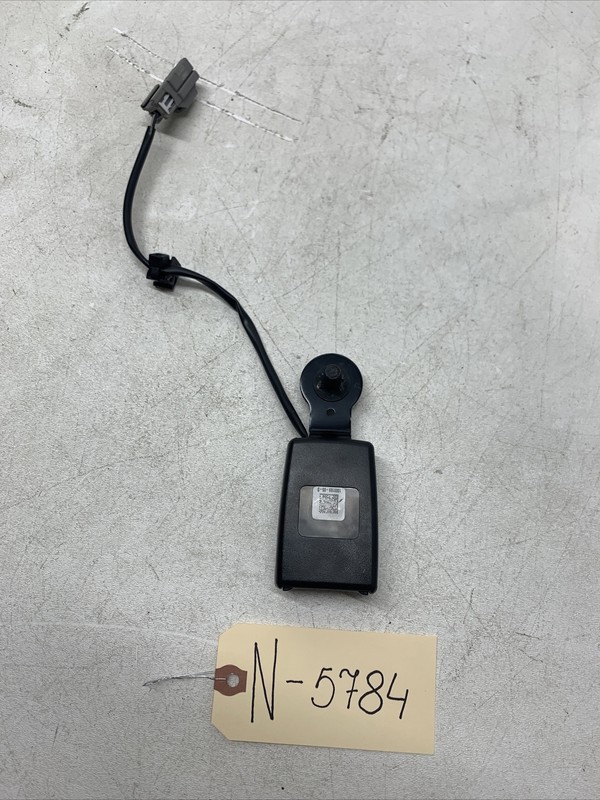 TESLA MODEL X SECOND ROW SEAT BELT RIGHT 2016 2017-2020 1089189-05-B B8