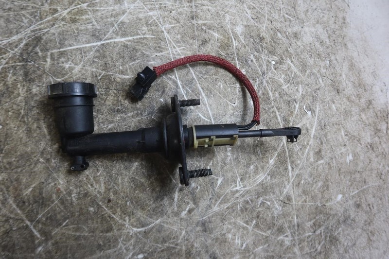 1990 Jeep Wrangler YJ OEM Clutch Master and Slave Cylinder Assembly for AX5
