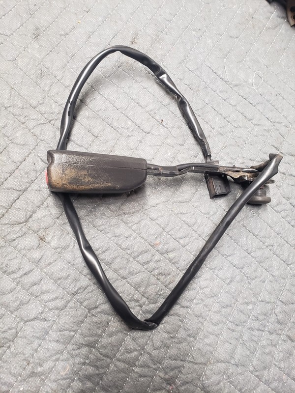 05-10 Chevy Cobalt Coupe Front Seat Belt Buckle Left Driver Side Black OEM