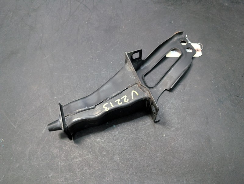 Front Crossmember Left Bracket 2015 Volvo S60 31329799 2014 2016 2017 2018