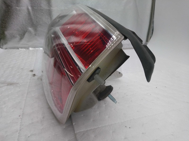 2014 Chrysler 300 Right Tail Light Assembly Blue OEM 642944 114K Miles