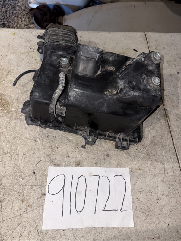 2007-09 LexusRX350 Lower Air Intake Housing 17701-0A100 OEM