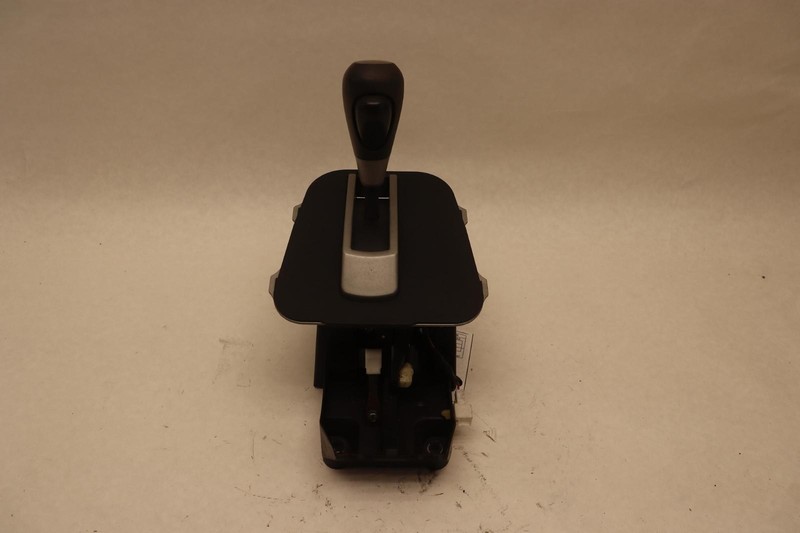 2005-2006 CHEVY EQUINOX AUTOMATIC TRANSMISSION GEAR SHIFTER LEVER OEM